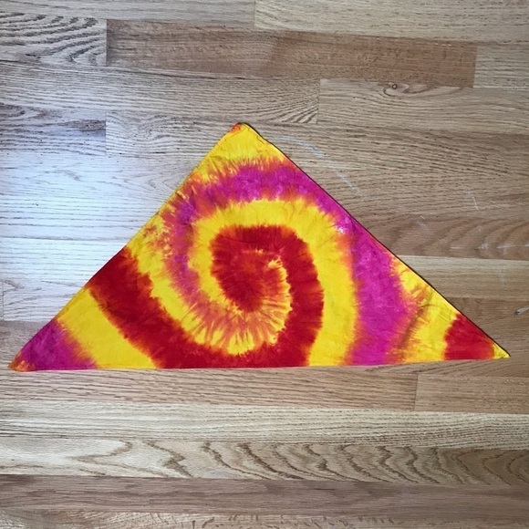 Hand tie dye triangle half bandana face mask spiral pink red yellow - Picture 2 of 3